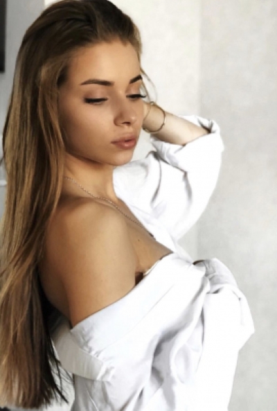 Willow - Chicago Strippers Near Me For Hire